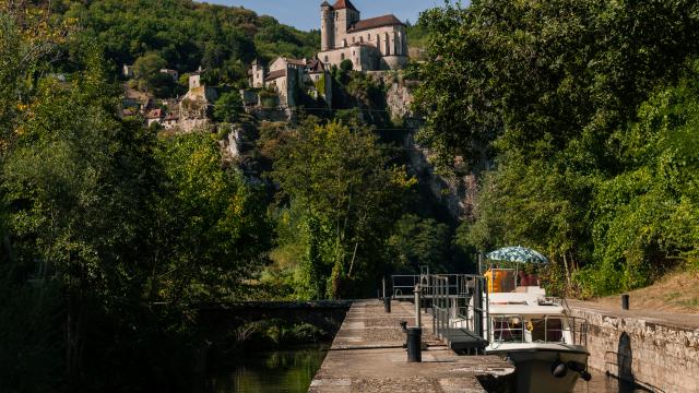 Passage de l'écluse du Moulin d'Aulanac