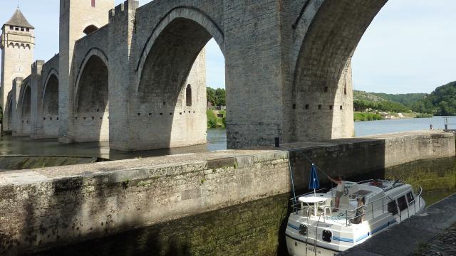 Passage de l'écluse du Pont Valentré