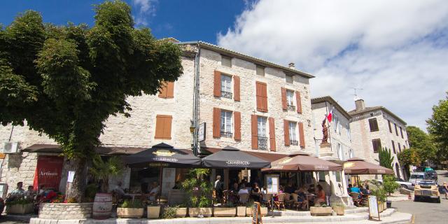 Arrivée Dans Le Village De Montcuq