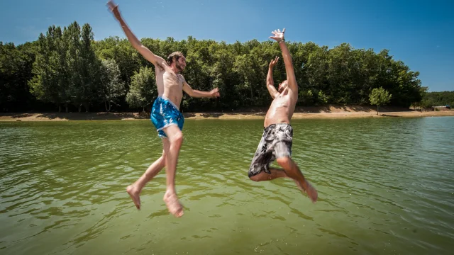 Baignade au plan d'eau Ecoute s'il pleut à Gourdon