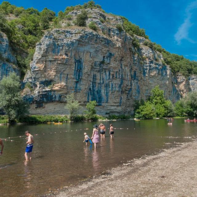 Baignade dans la Dordogne à Gluges