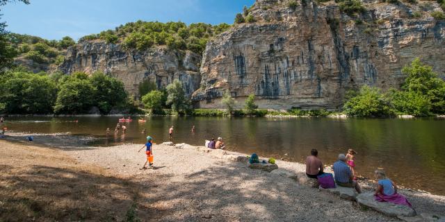 Baignade dans la Dordogne à Gluges