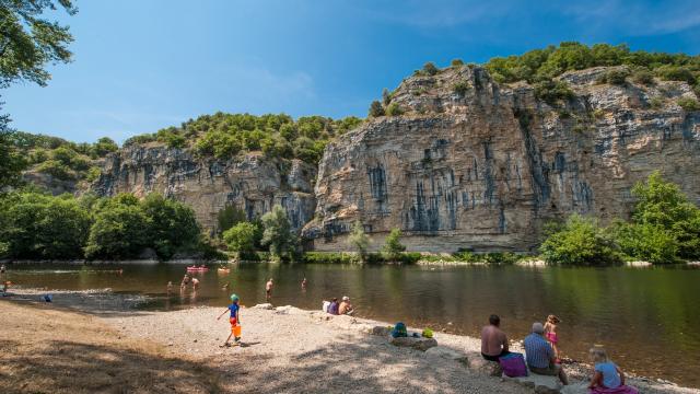 Baignade dans la Dordogne à Gluges