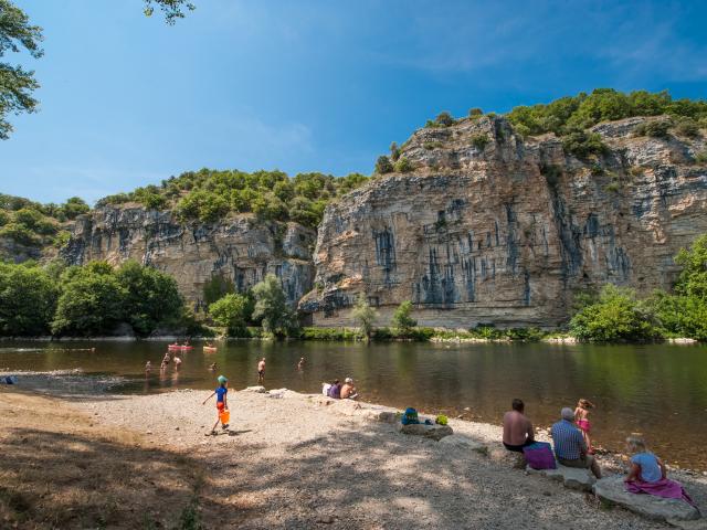 Baignade dans la Dordogne à Gluges