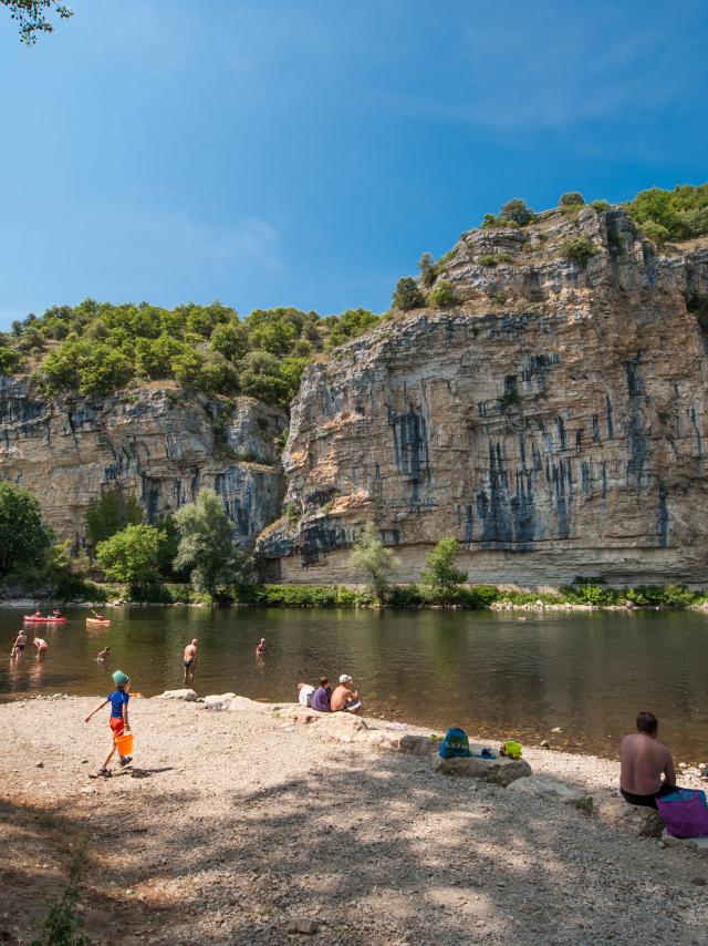 Baignade dans la Dordogne à Gluges