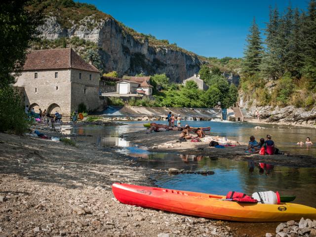 Baignade dans le Célé à Cabrerets