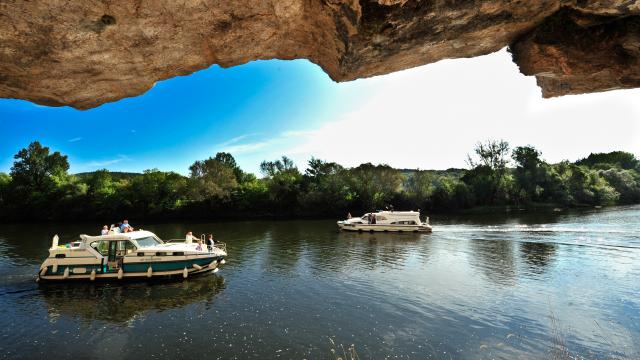 Bateaux habitablex sur le Lot à Bouziès 