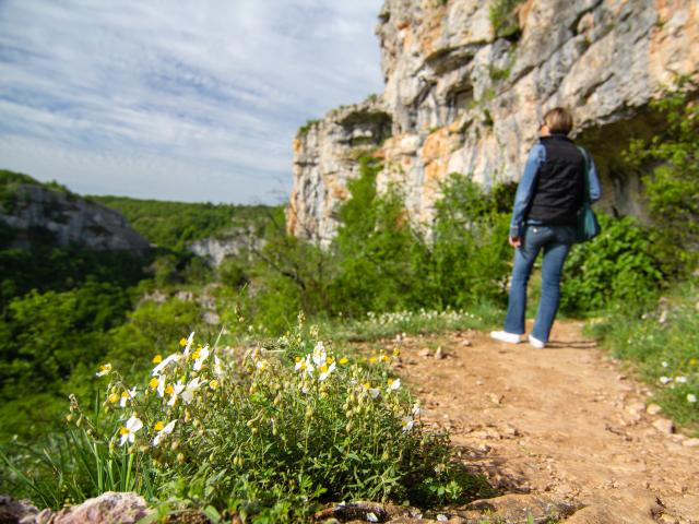 Chemin à flanc de falaises -Cirque d'Autoire