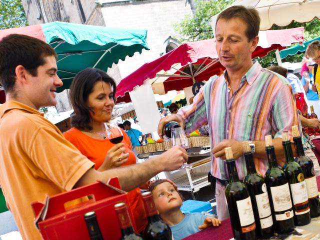 Dégustation de vin sur le Marché de Cahors