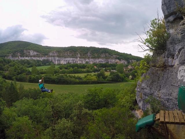 Expérience tyrolienne et via ferrata à Kalapka