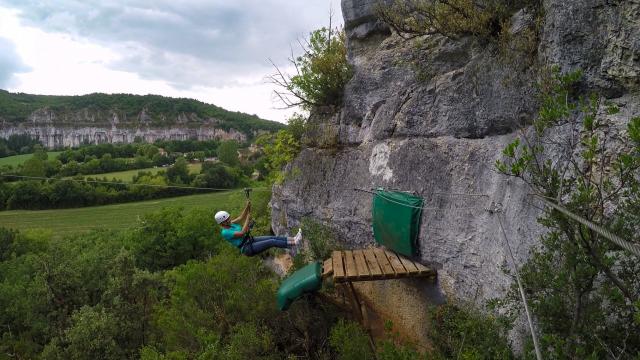 Expérience tyrolienne et via ferrata à Kalapka