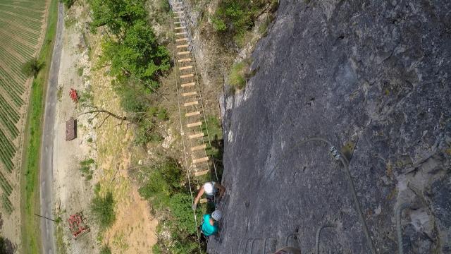 Expérience tyrolienne et via ferrata à Kalapka