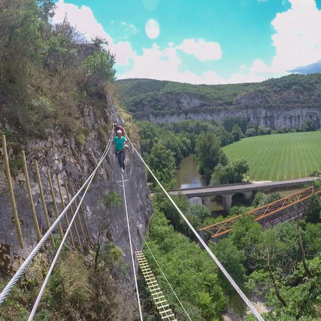 Expérience tyrolienne et via ferrata à Kalapka