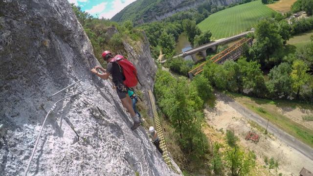 Expérience tyrolienne et via ferrata à Kalapka