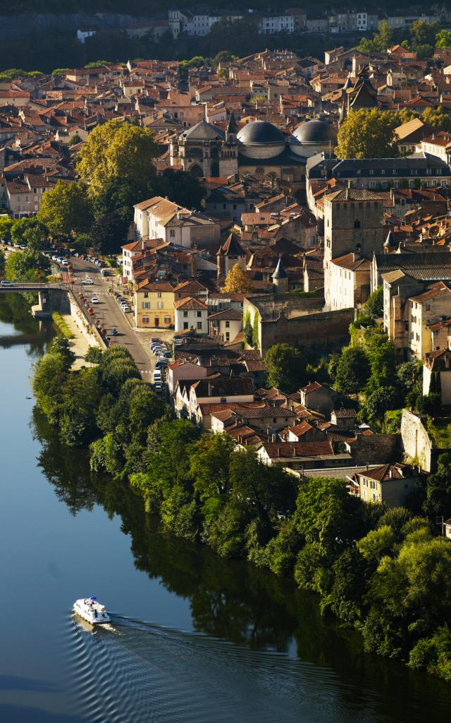 Navigation Sur Le Lot Cahors Lot Tourisme Crt Midi Pyrenees D Viet 0 1