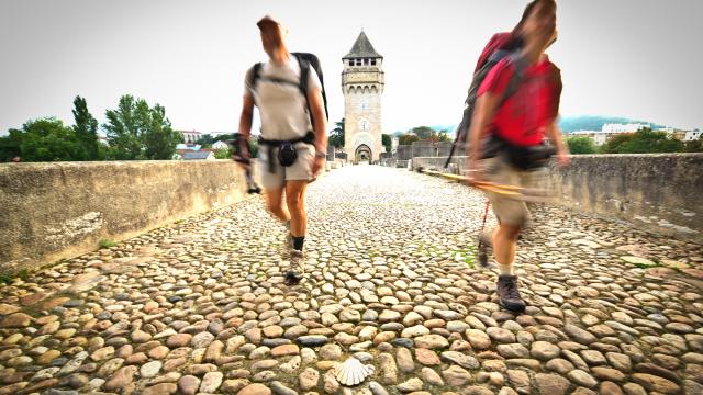 Passage du Pont Valentré - Pélerinage du Chemin de Jacques de Compostelle