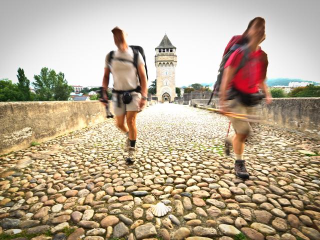 Passage du Pont Valentré - Pélerinage du Chemin de Jacques de Compostelle