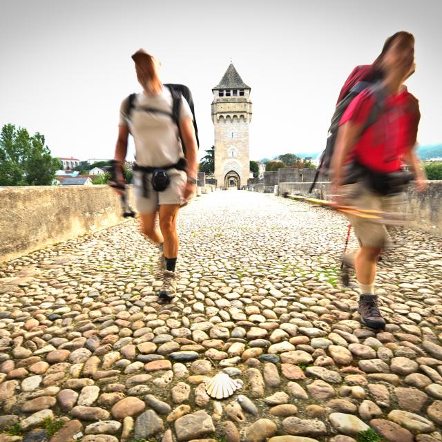 Passage du Pont Valentré - Pélerinage du Chemin de Jacques de Compostelle