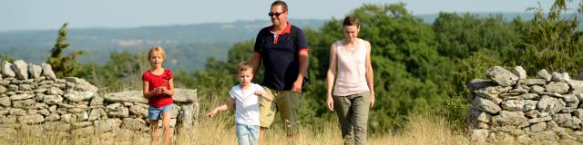 Randonnée en famille sur les causses