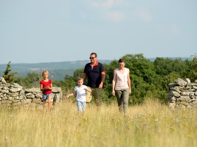 Randonnée en famille sur les causses