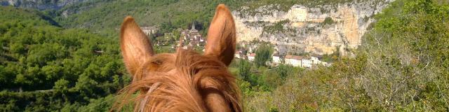 Randonnée équestre vue sur le Pech merle