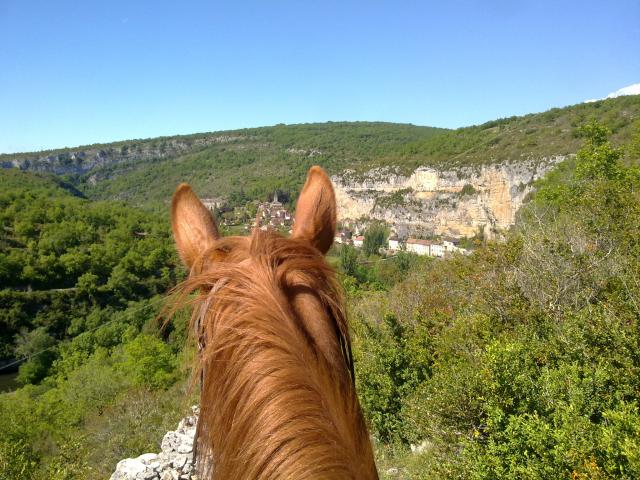 Randonnée équestre vue sur le Pech merle