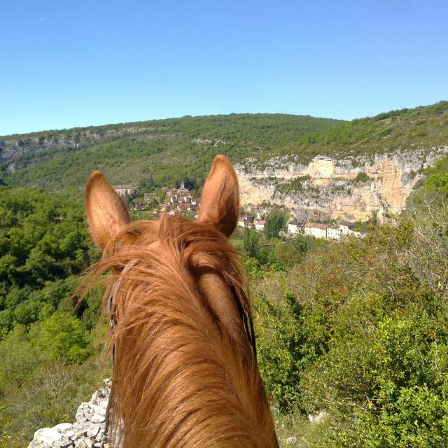 Randonnée équestre vue sur le Pech merle