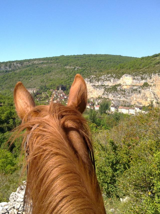 Randonnée équestre vue sur le Pech merle