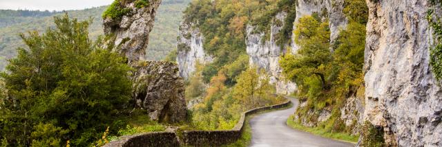 Route de la falaise à Bouziès