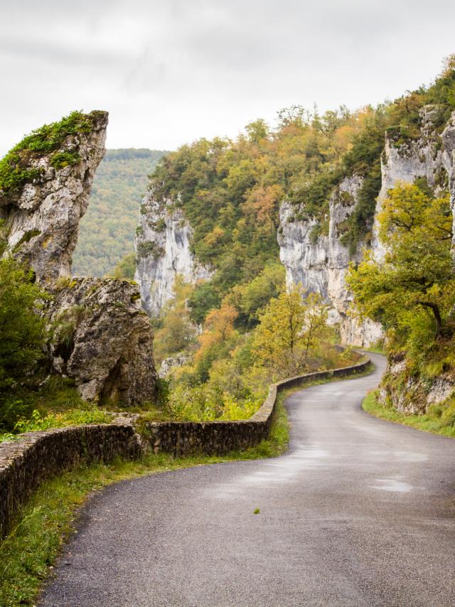 Route de la falaise à Bouziès