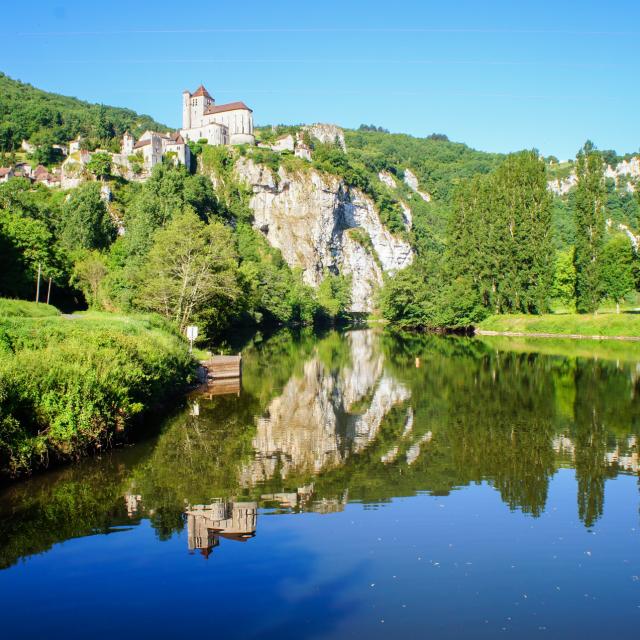 Saint Cirq-Lapopie vu de la vallée