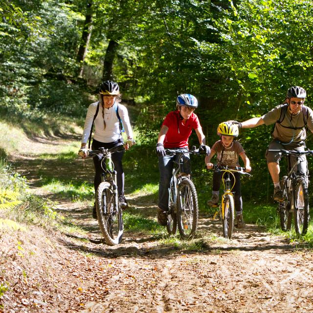 Vtt en famille dans le Ségala