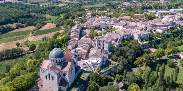 Vue aérienne de Castelnau-Montratier en Quercy Blanc