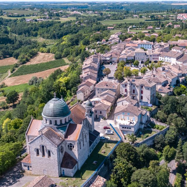 Vue aérienne de Castelnau-Montratier en Quercy Blanc