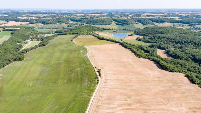 Vue aérienne du paysage en Quercy Blanc