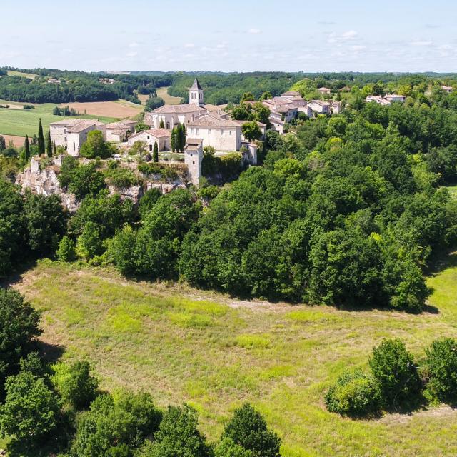 Vue aérienne du village de Flaugnac