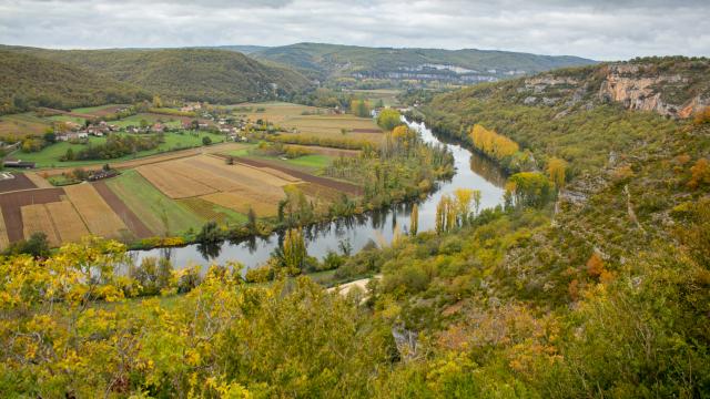 Vue sur la vallée du Lot au lieu dit Les Granges