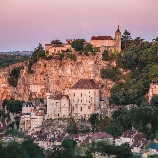 Lever de soleil sur la cité de Rocamadour