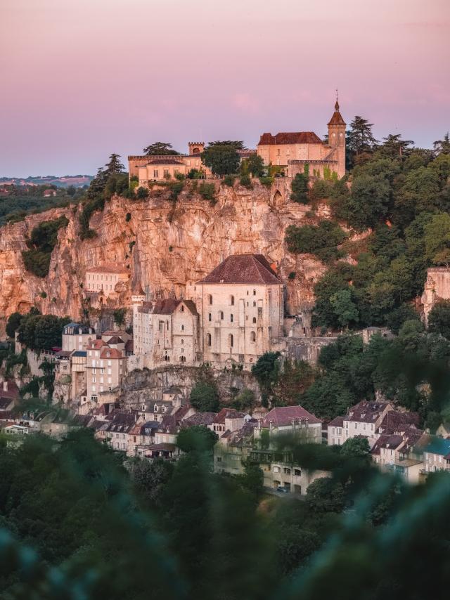 Lever de soleil sur la cité de Rocamadour