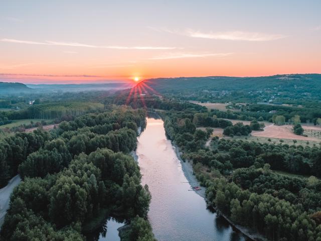 Levé de soleil sur la vallée de la Dordogne