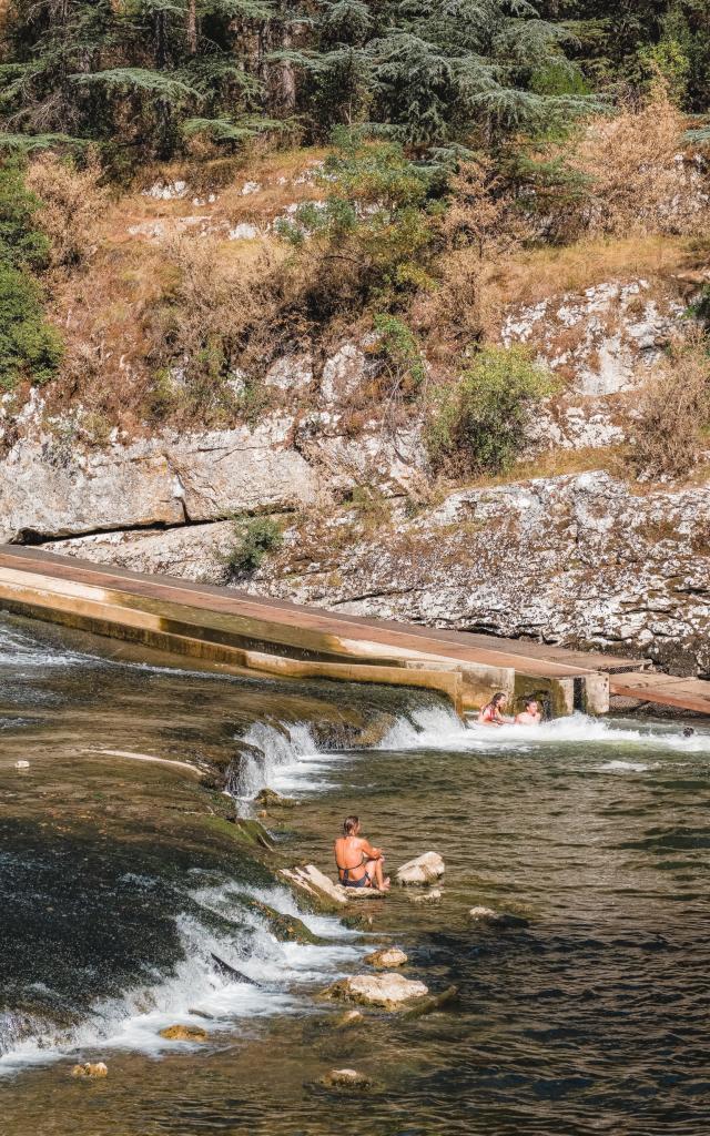 Baignade dans le Célé à Cabrerets