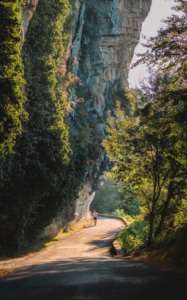 Route de corniche entre Gluges et Creysse