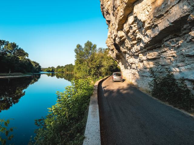 Route de corniche entre Gluges et Creysse