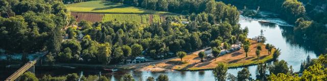 Vue sur Saint-Cirq et la vallée du Lot