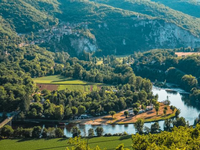 Vue sur Saint-Cirq et la vallée du Lot