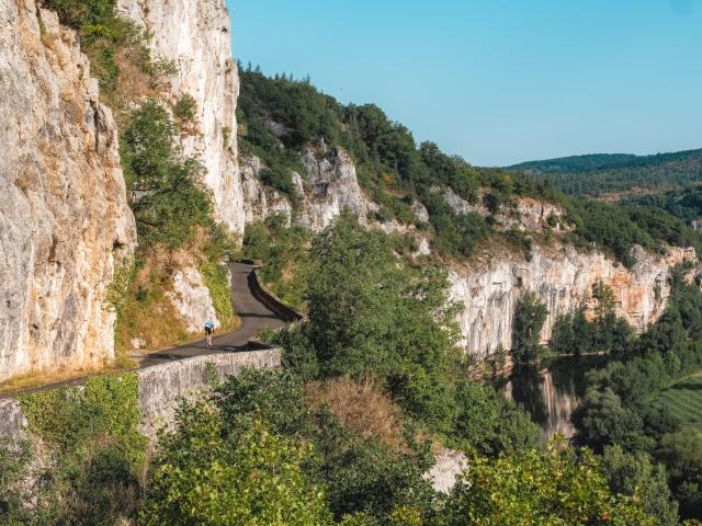 Route de la falaise entre St-Cirq et Bouziès