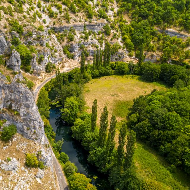 Falaises dans la vallée de l'Ouysse