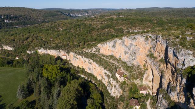 Falaise et Maisons à Sauliac-sur-Célé