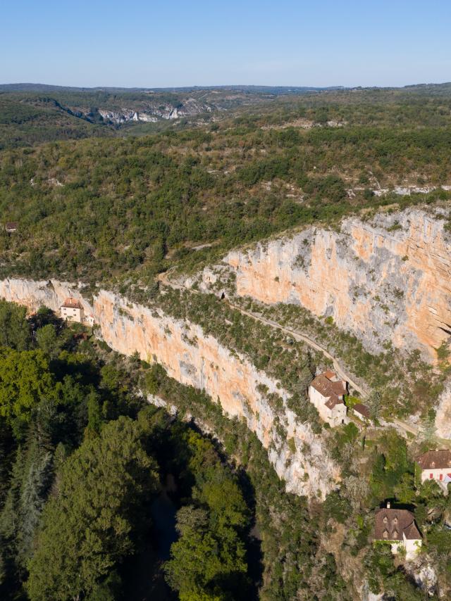 Falaise et Maisons à Sauliac-sur-Célé