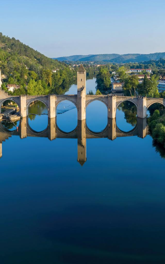 Vue aérienne du Pont Valentré à Cahors